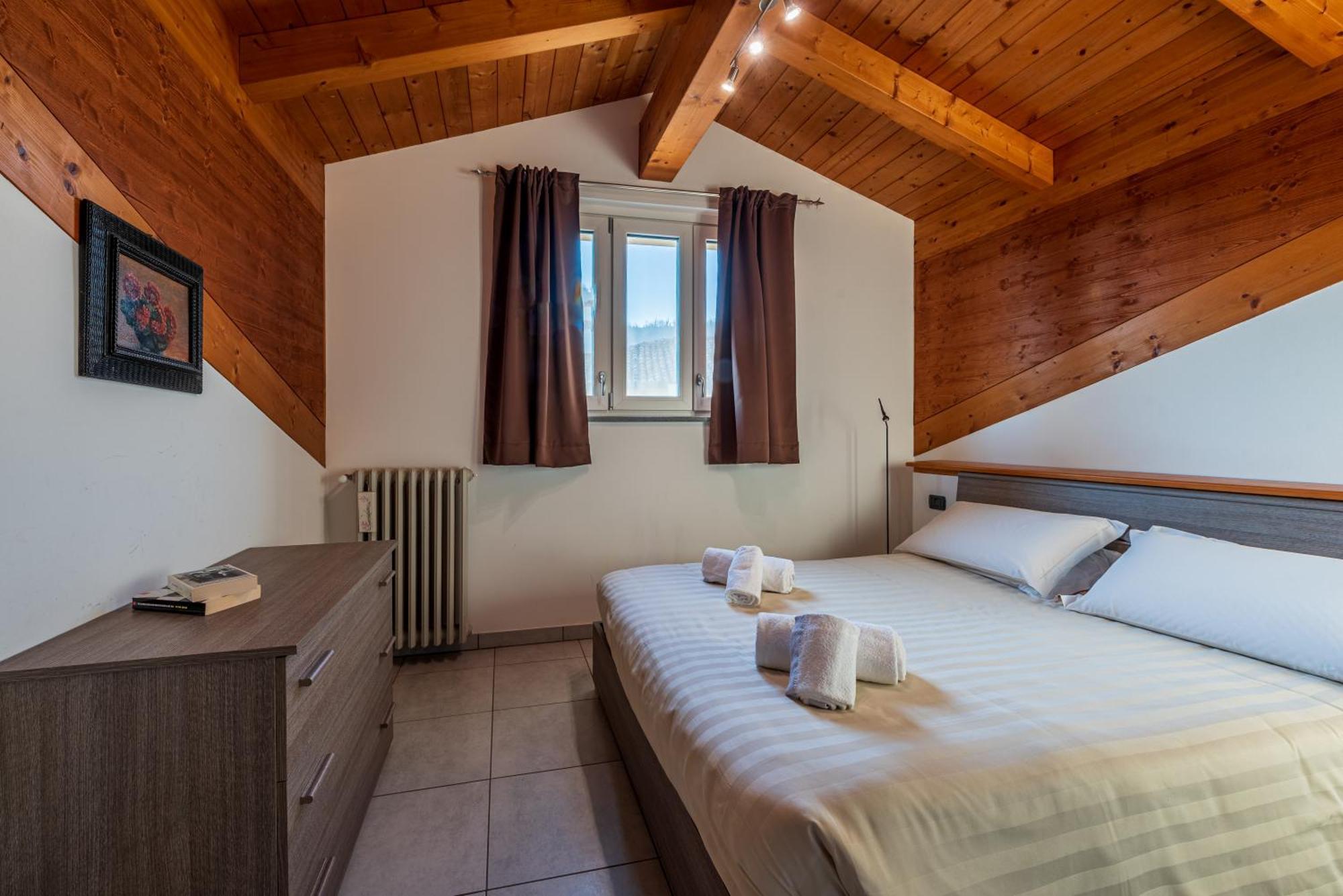 In Piazzetta Holiday Apartments, Barolo Exteriér fotografie
