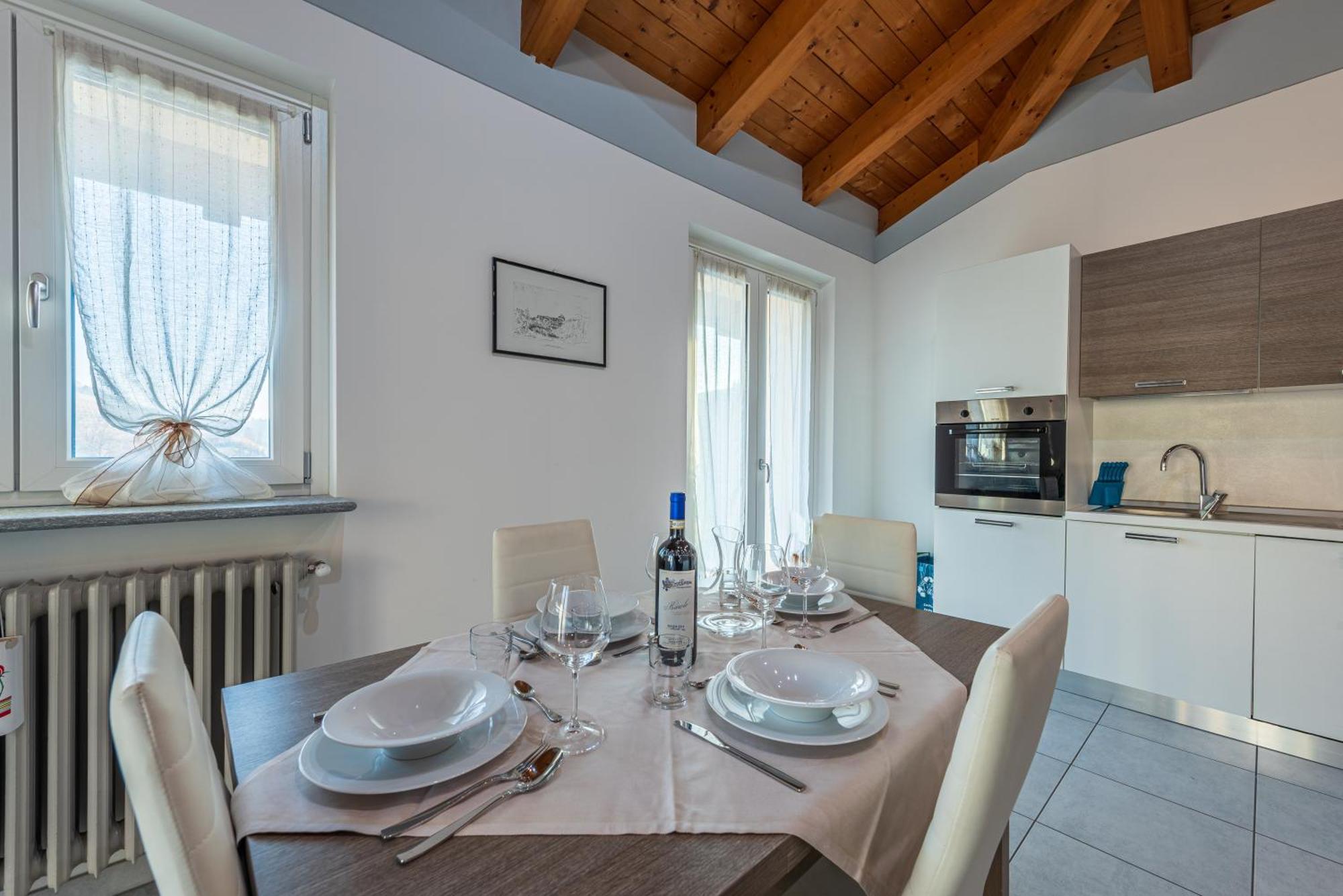 In Piazzetta Holiday Apartments, Barolo Exteriér fotografie
