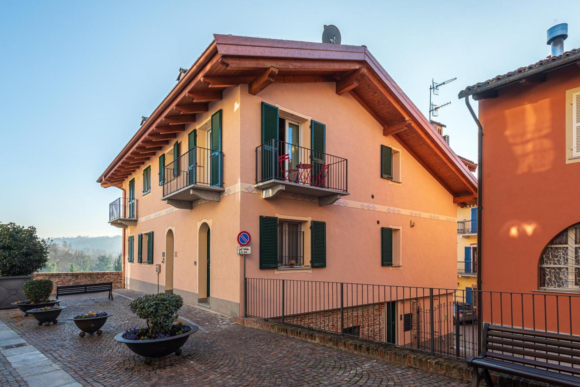 In Piazzetta Holiday Apartments, Barolo Exteriér fotografie